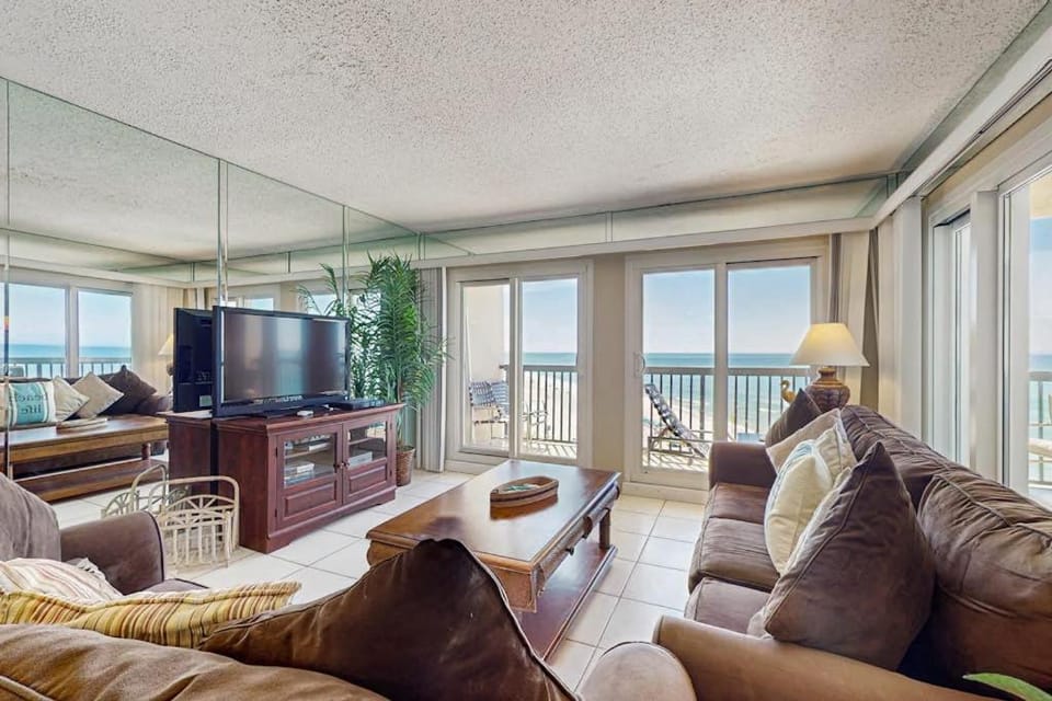 Gorgeous beachfront condo with plenty of space shared pool & beach access House in Carillon Beach