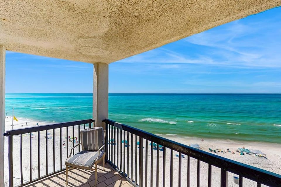 Gorgeous beachfront condo with plenty of space shared pool & beach access House in Carillon Beach