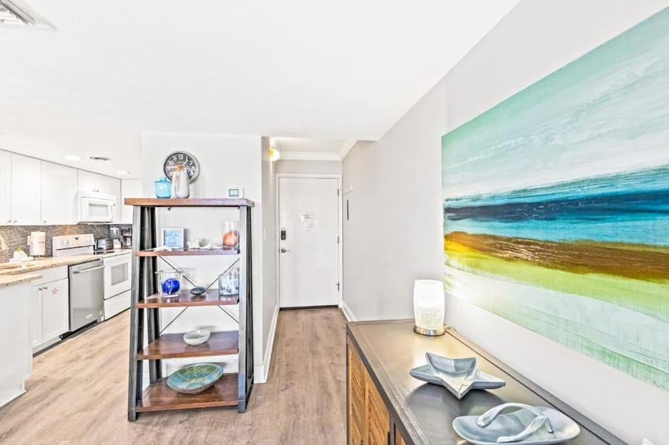 Beachview Condo with full kitchen shared pool and beach access House in Carillon Beach
