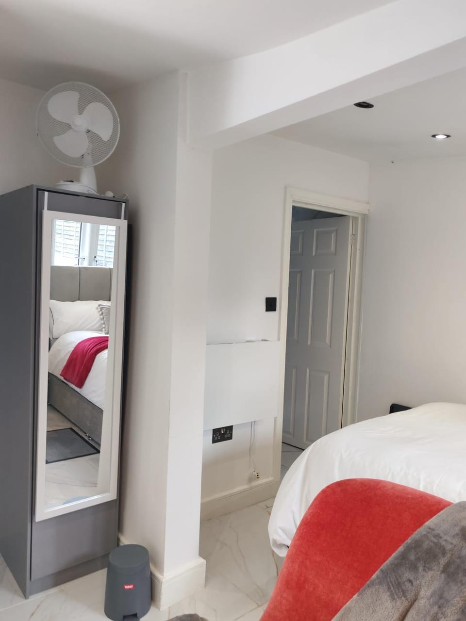 Ensuite ROOM in a HOME Vacation rental in Coventry