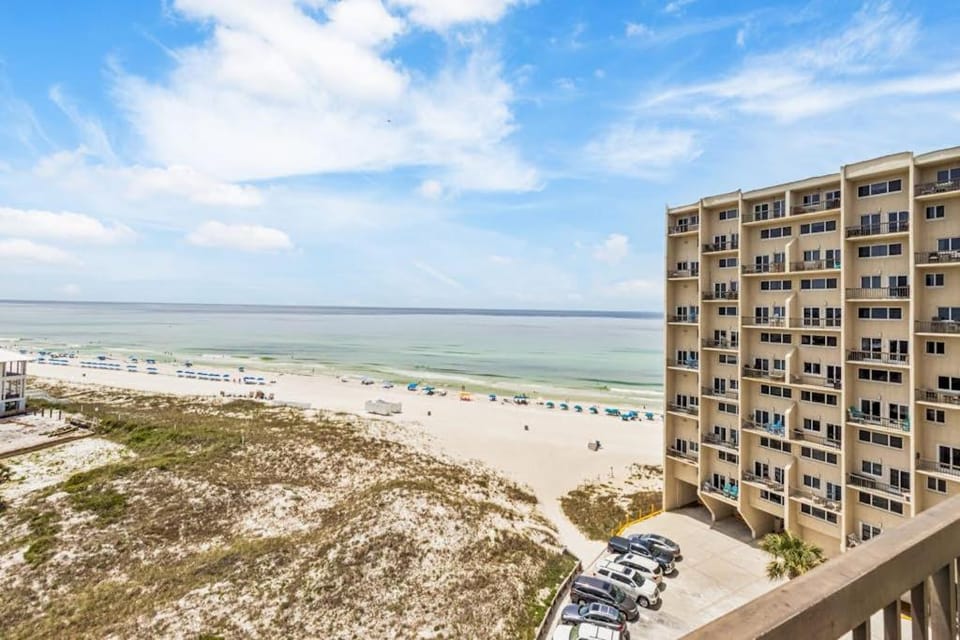 Spectacular beachfront condo with great amenities shared pool & beach access House in Carillon Beach
