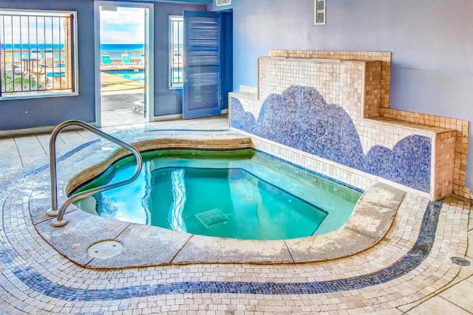 Spacious Gulf front fifth-floor condo with heated saltwater pool & hot tub House in Lower Grand Lagoon