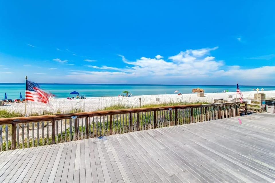 Spacious Gulf front fifth-floor condo with heated saltwater pool & hot tub House in Lower Grand Lagoon