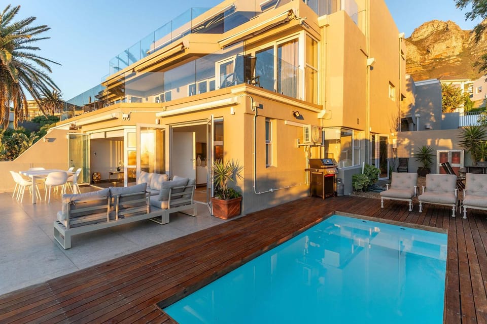 Houghton Views - Camps Bay Apt Pool Ocean Views Apartment in Camps Bay