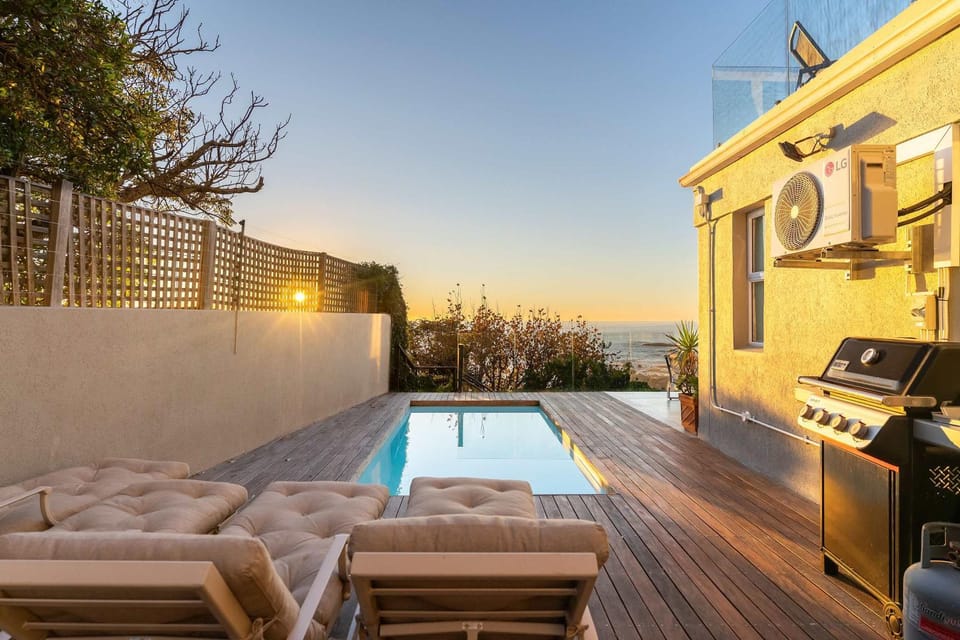 Houghton Views - Camps Bay Apt Pool Ocean Views Apartment in Camps Bay