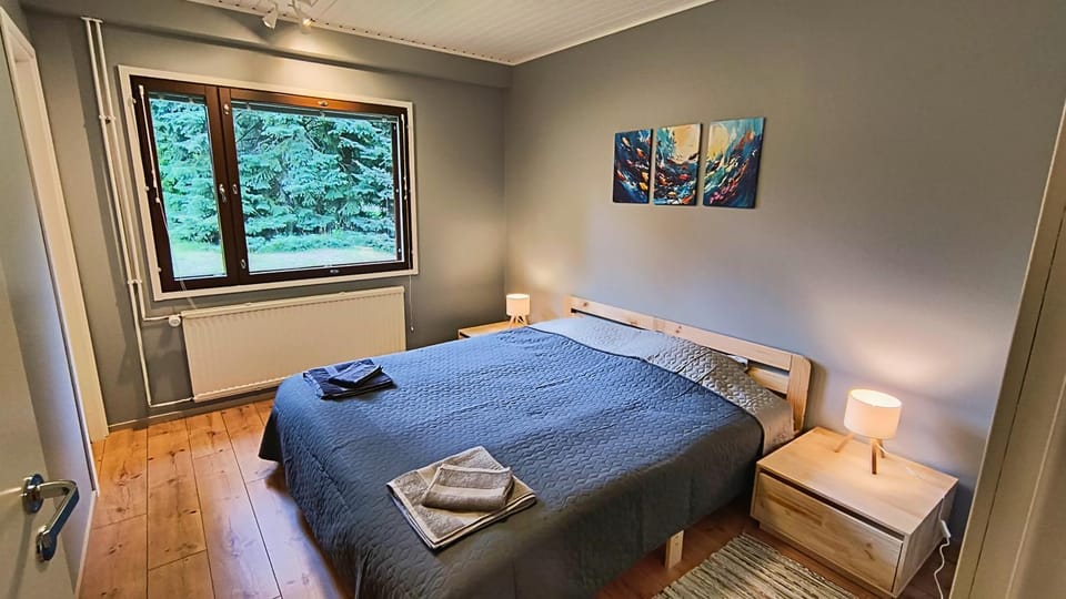 Bed, Photo of the whole room, Bedroom, towels