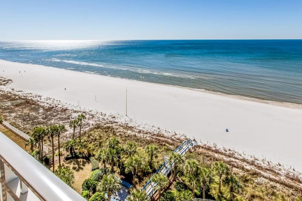 Gulf-front Condo with Shared Pool & Hot Tub Ocean Views WiFi and Washer&Dryer House in Lower Grand Lagoon