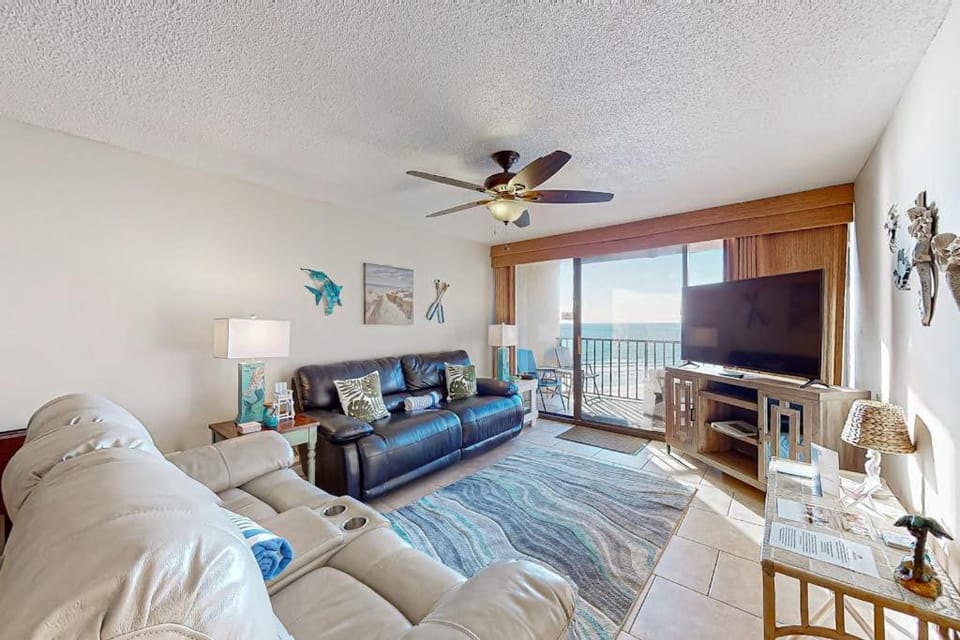 Gulf-front condo with a private balcony pool and hot tub access & central AC House in Lower Grand Lagoon