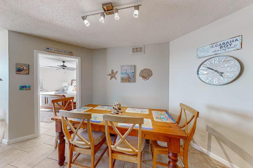 Gulf-front condo with a private balcony pool and hot tub access & central AC House in Lower Grand Lagoon