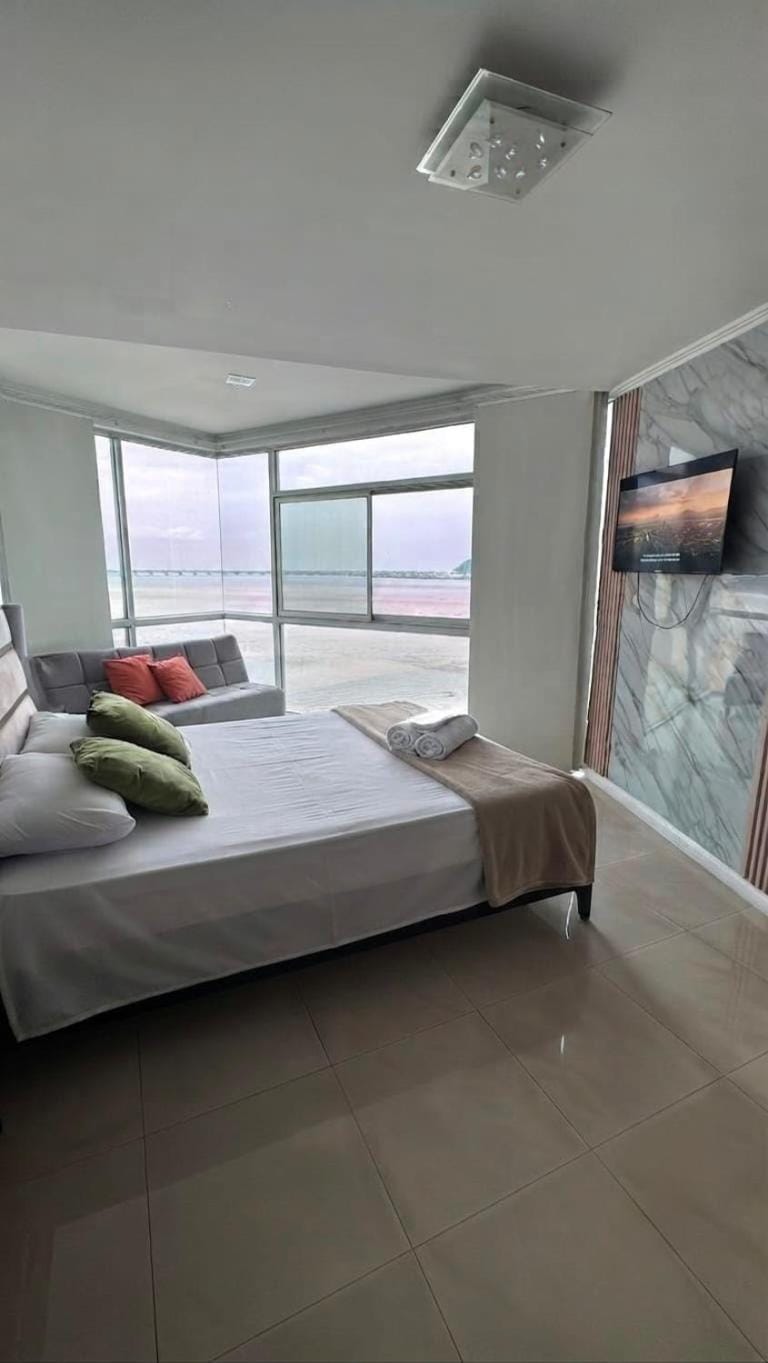 Dpto vista al río de 2 hab, piscina y gym en Riverfront II Apartment in Guayaquil
