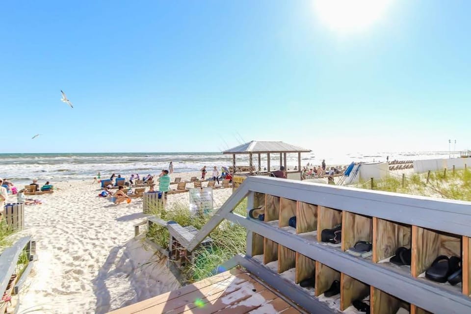 Convenient first-floor vacation suite with pool & hot tub access free WiFi & AC House in Panama City Beach
