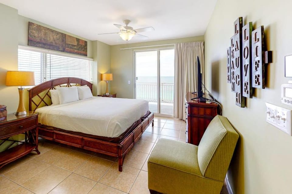 14th-Floor Gulf front condo with beach views hot tub pools gym House in Panama City Beach
