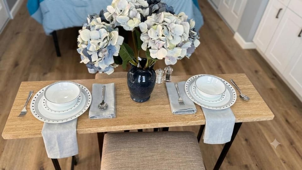Stylish Studio in Oleander Close to Downtown Apartment in Bakersfield