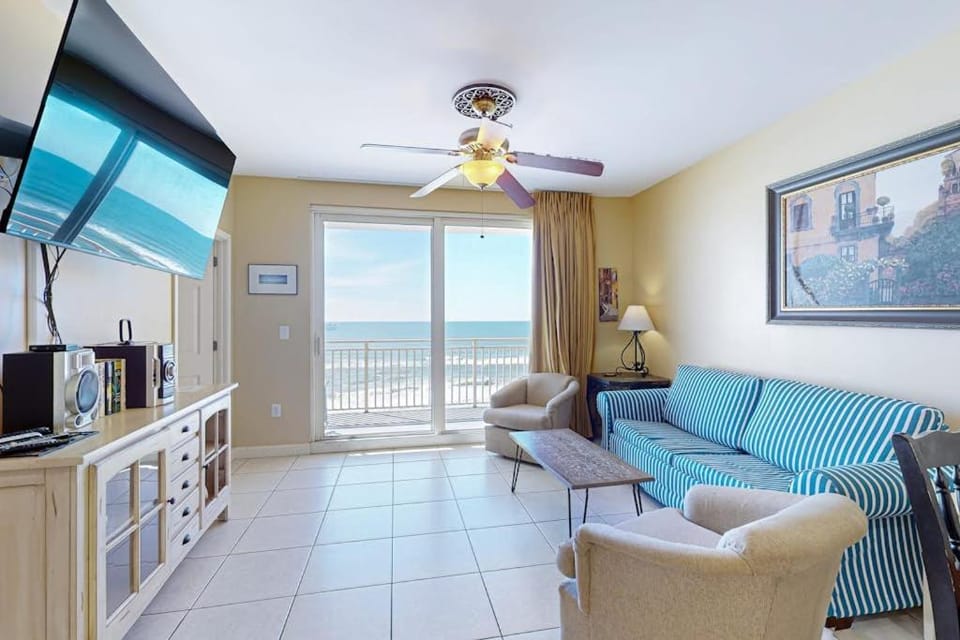Beachfront resort condo with Gulf views & pools hot tub lazy river gym House in Panama City Beach