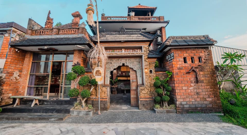 Property building, Facade/entrance, Day, Landmark view