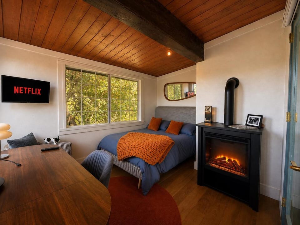 Arbor House, 3 Bed, 2 King Ensuites, Private Deck, BBQ, Views, Near Lake Gregory House in Cedarpines Park