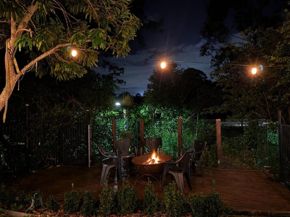 Ananda House - Full Estate l Pool & Infrared Sauna l 2 mins Walk to Village House in Brisbane