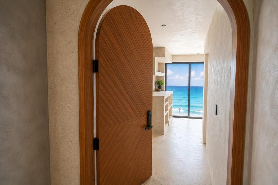 King Bed Luxury Beachfront in Playas with AC Apartment in Tijuana