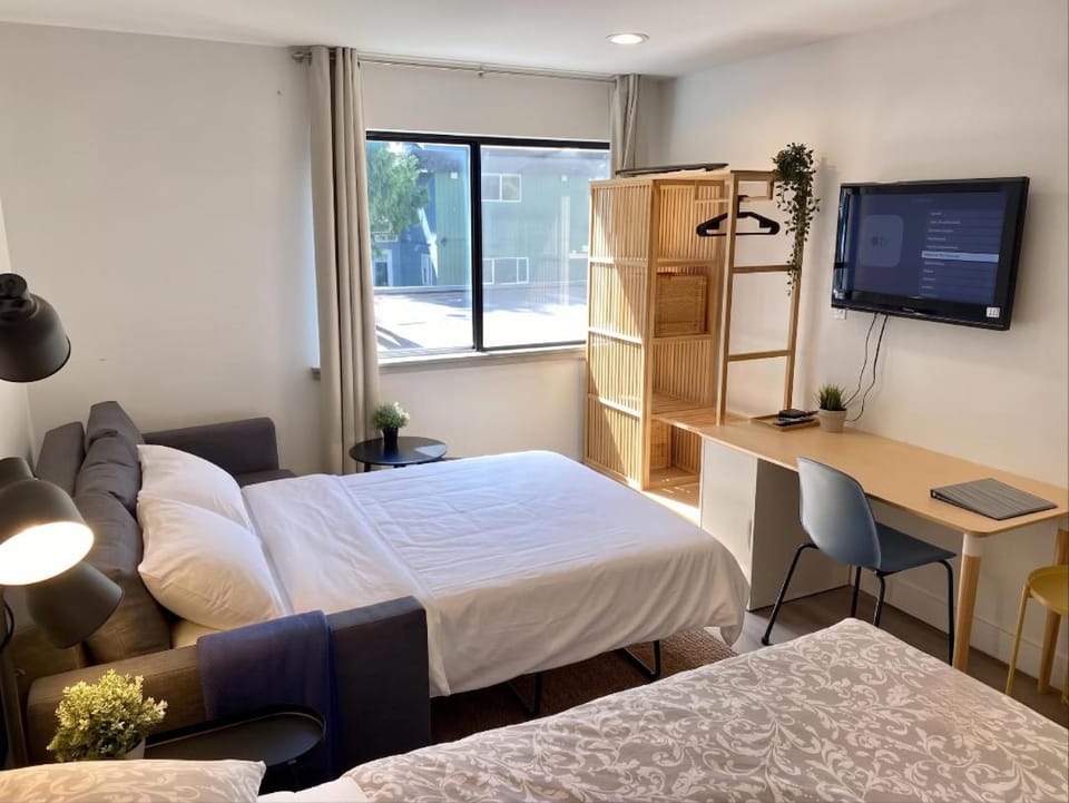 Bed, Living room, Bedroom