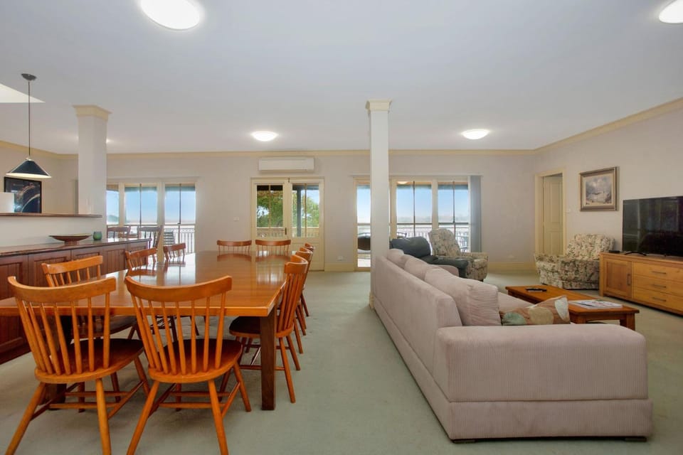 Rivers Edge Apartment House in Hawks Nest