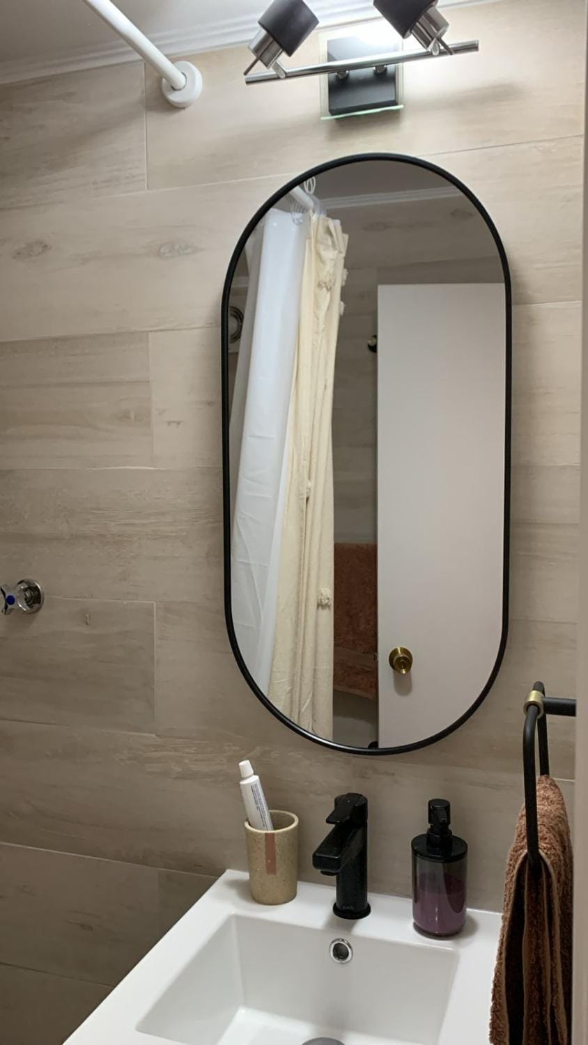 Bathroom, towels
