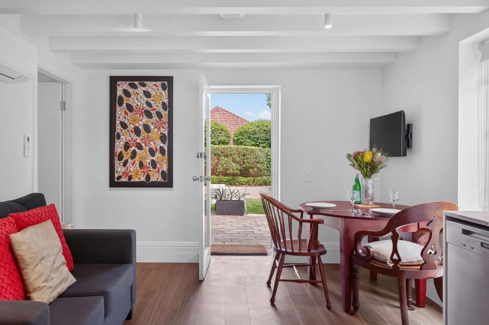 Seating area, Dining area