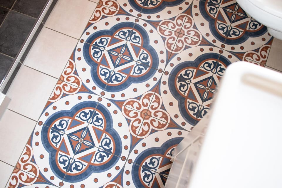 Bathroom, Decorative detail