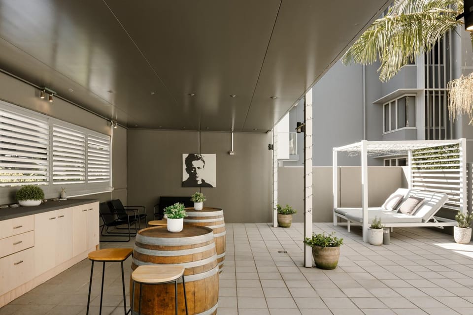 Central South Bank 2BR Apt with HUGE Balcony & Pool Apartment in Brisbane