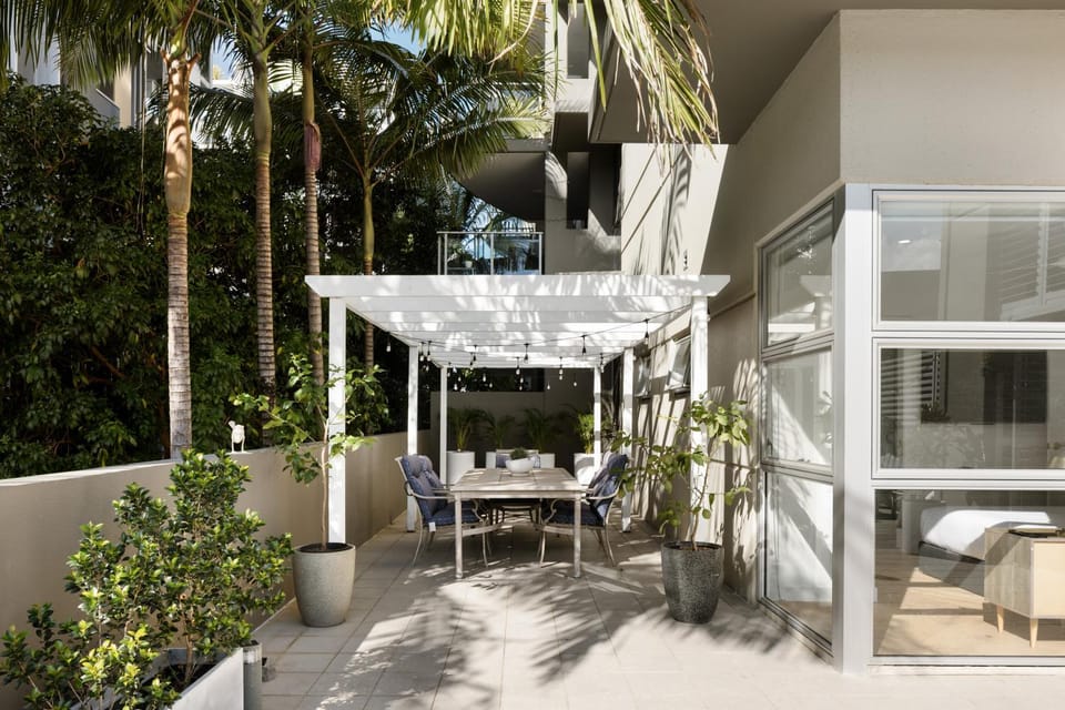 Central South Bank 2BR Apt with HUGE Balcony & Pool Apartment in Brisbane
