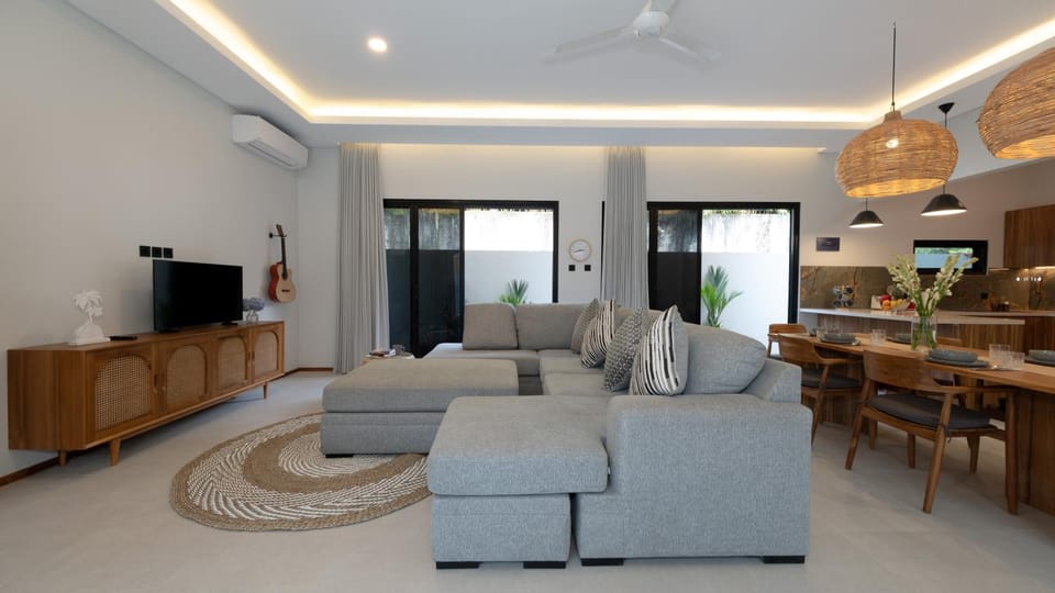 TV and multimedia, Living room, Seating area, Dining area