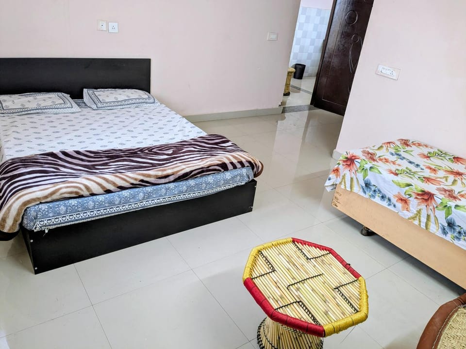 Radha Retreat Vrindavan near Prem Mandir Iskcon Temple Apartment in Uttar Pradesh
