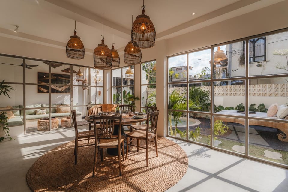 Living room, Seating area, Dining area