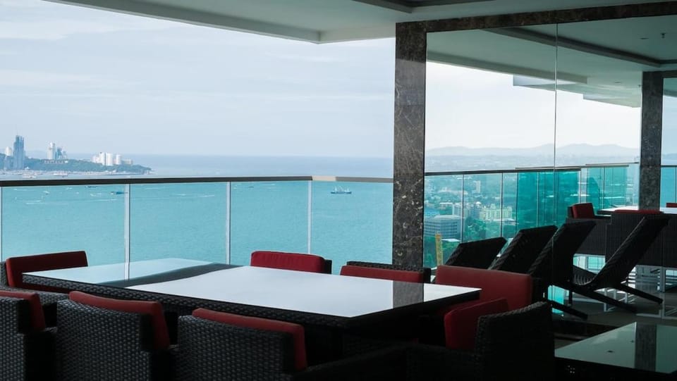W-Tower Wongamat beachfront Apartment in Pattaya City