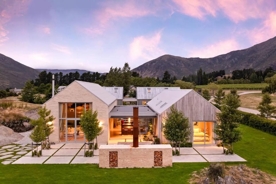 Pavilion-Style Residence Queenstown Chalet in Gibbston