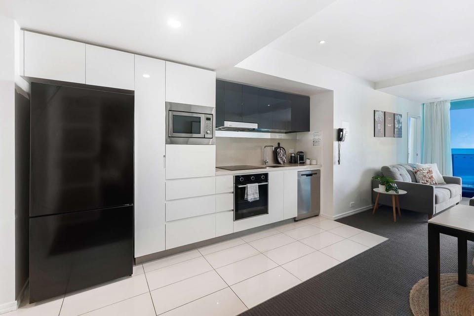 Kitchen or kitchenette, Dining area, dishwasher, minibar, oven, stove, toaster