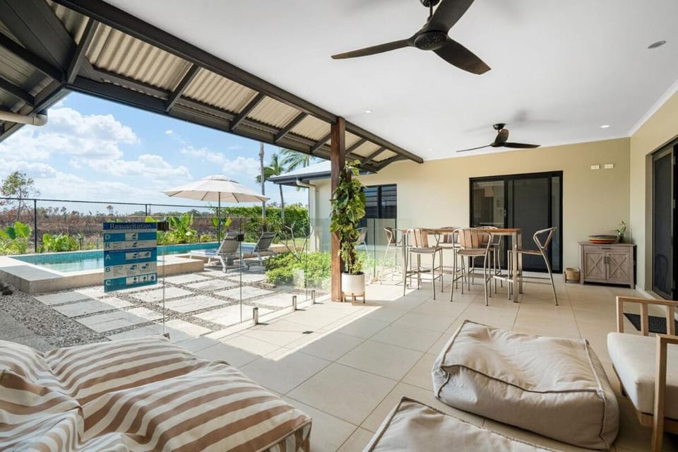 Zen Elysium - pool - patio - work desk - garage House in Darwin