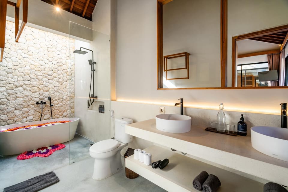 Shower, Toilet, Bathroom, Bath, towels