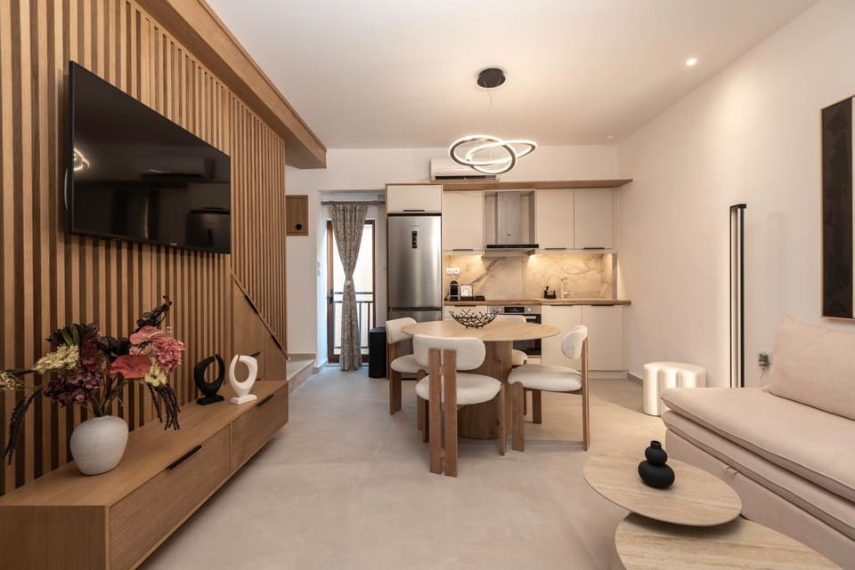TV and multimedia, Kitchen or kitchenette, Living room, Seating area