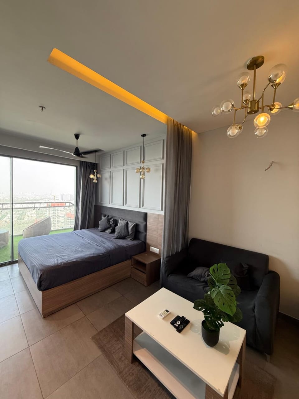 Supernovaa spira 11am - 6pm or 7pm to 10am Apartment in Noida
