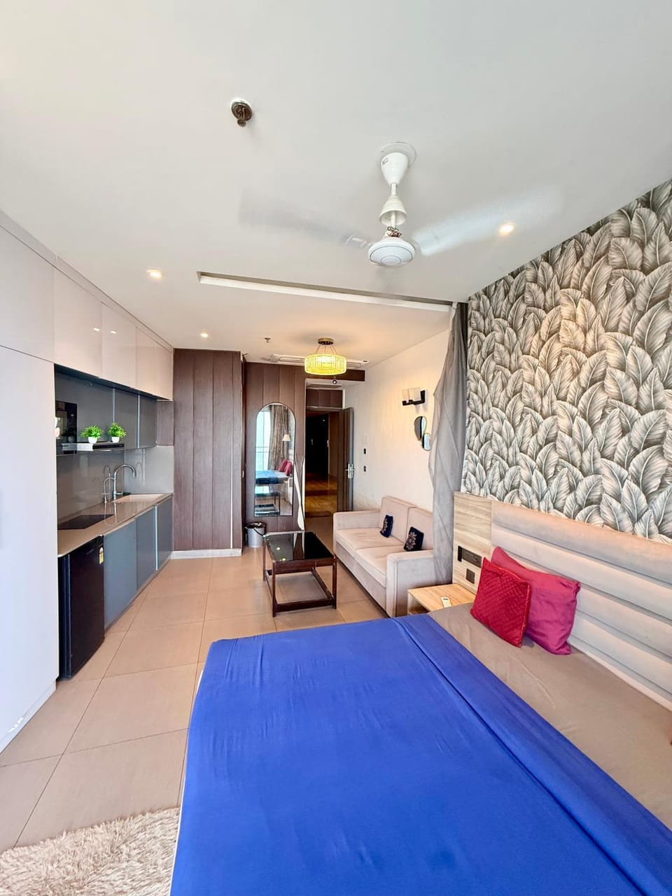 Supernovaa spira 11am - 6pm or 7pm to 10am Apartment in Noida
