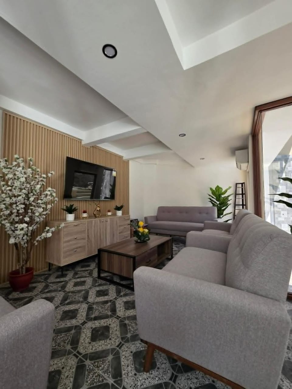 Communal lounge/ TV room