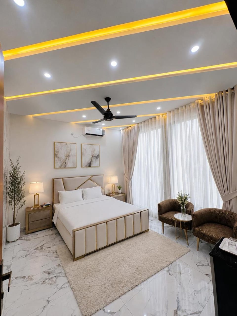 Photo of the whole room, Bedroom