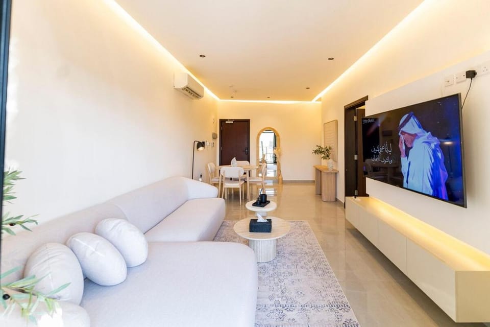 TV and multimedia, Living room, Evening entertainment