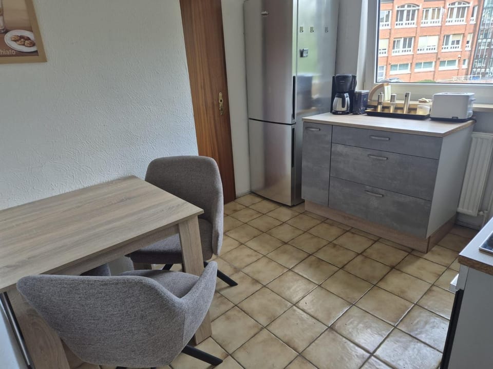 Kitchen or kitchenette, Seating area, Dining area
