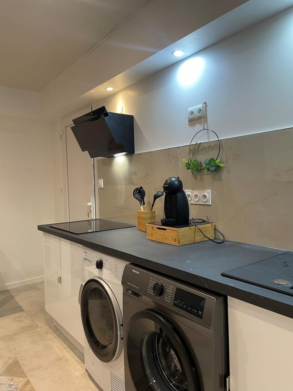 Kitchen or kitchenette, stove, washing machine, dryer