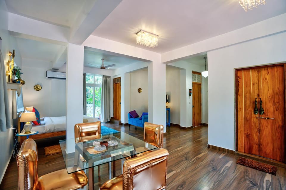 Seating area, Dining area