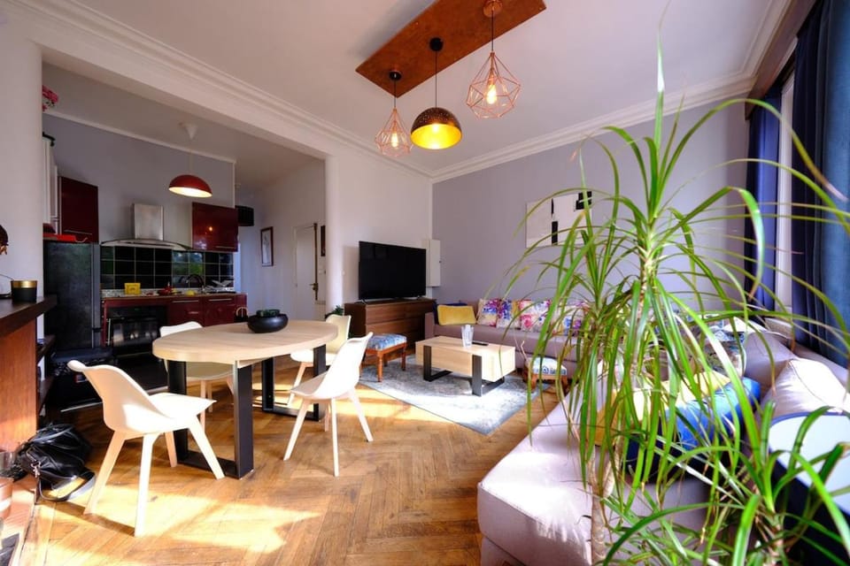 Communal lounge/ TV room, TV and multimedia, Living room, Seating area, Dining area