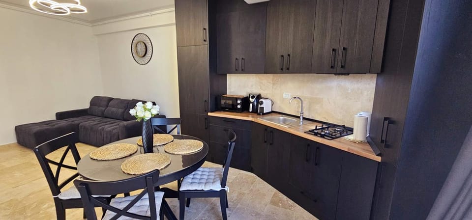 Beach Side Sea View Apartment - Brand New Stefan Promenada Apartment in Constanța County