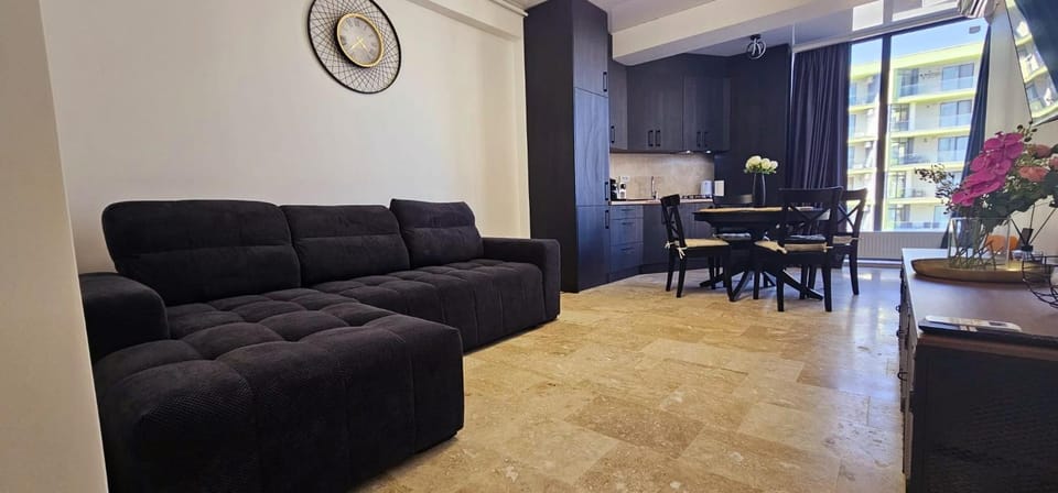 Beach Side Sea View Apartment - Brand New Stefan Promenada Apartment in Constanța County