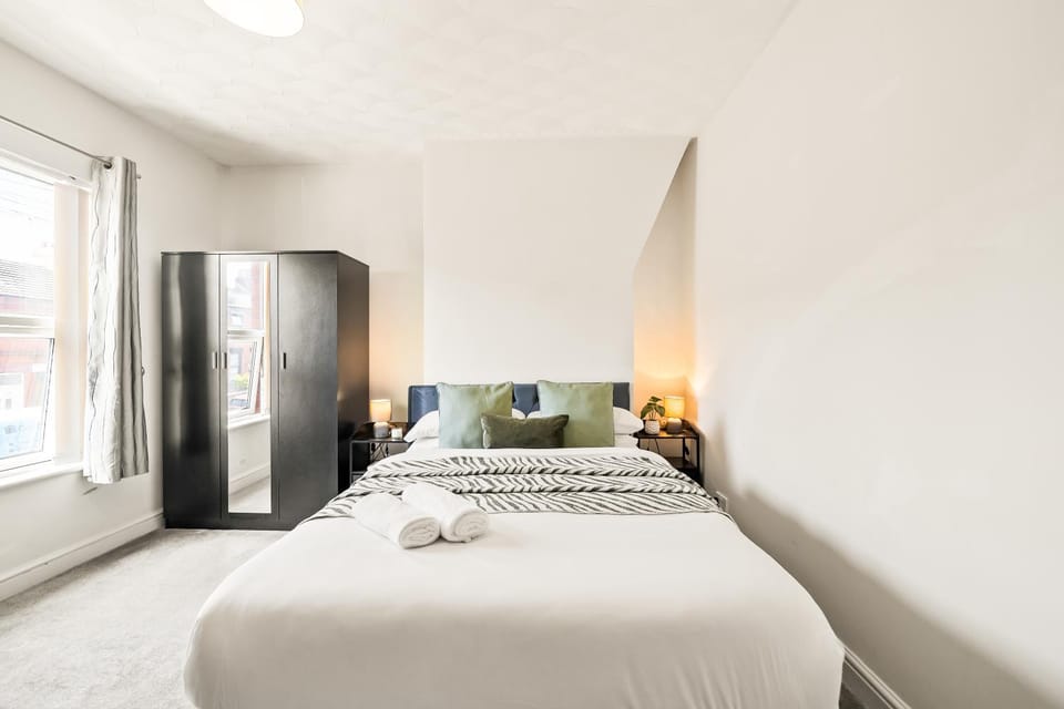 Bed, Bedroom, wardrobe